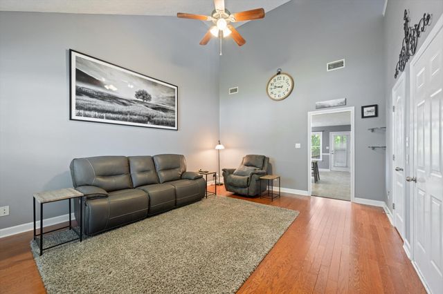 1616 Beaconcrest Cir, Murfreesboro, TN 37128