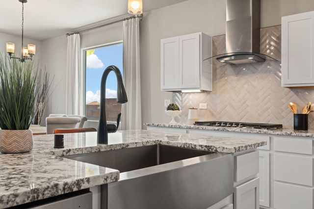 20 Calle Guaymas, Los Lunas, NM 87031