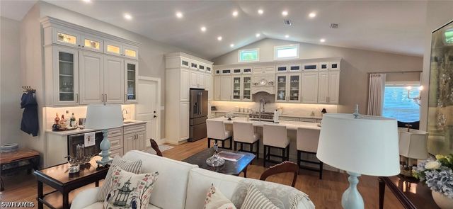 5549 Foxhunt WAY, Naples, FL 34104