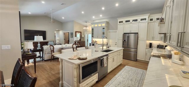 5549 Foxhunt WAY, Naples, FL 34104
