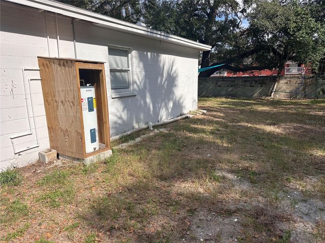 4105 E KNOLLWOOD STREET, Tampa, FL 33610