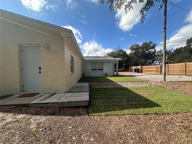 4105 E KNOLLWOOD STREET, Tampa, FL 33610