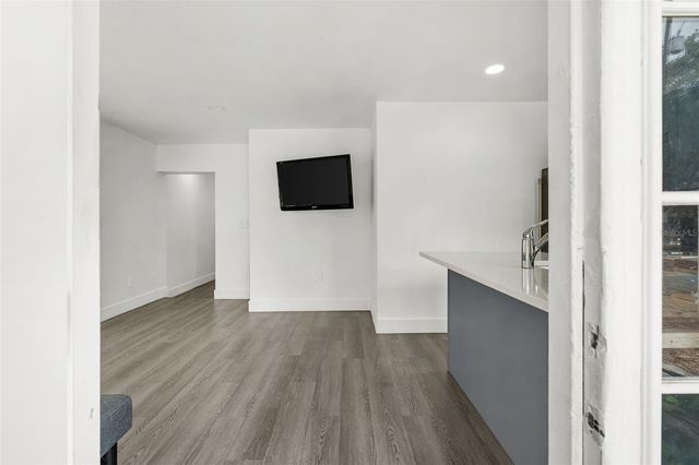 4105 E KNOLLWOOD STREET, Tampa, FL 33610