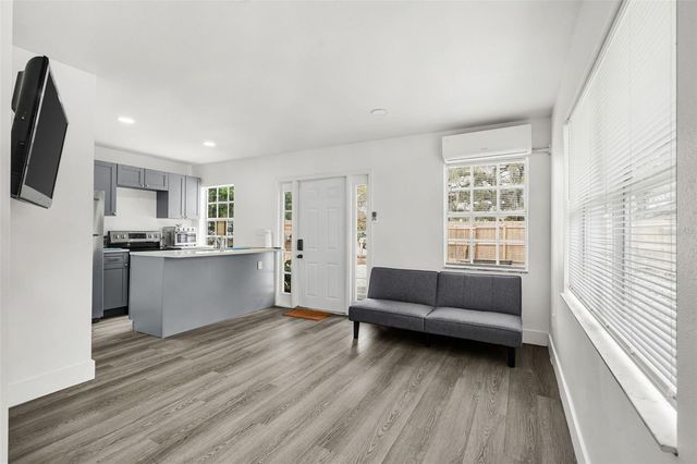 4105 E KNOLLWOOD STREET, Tampa, FL 33610