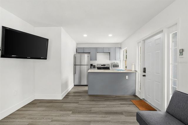 4105 E KNOLLWOOD STREET, Tampa, FL 33610