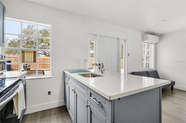 4105 E KNOLLWOOD STREET, Tampa, FL 33610