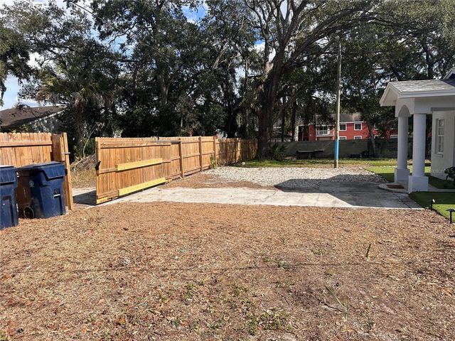 4105 E KNOLLWOOD STREET, Tampa, FL 33610