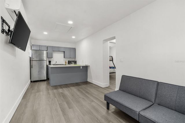 4105 E KNOLLWOOD STREET, Tampa, FL 33610