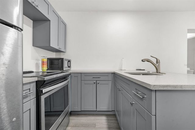 4105 E KNOLLWOOD STREET, Tampa, FL 33610