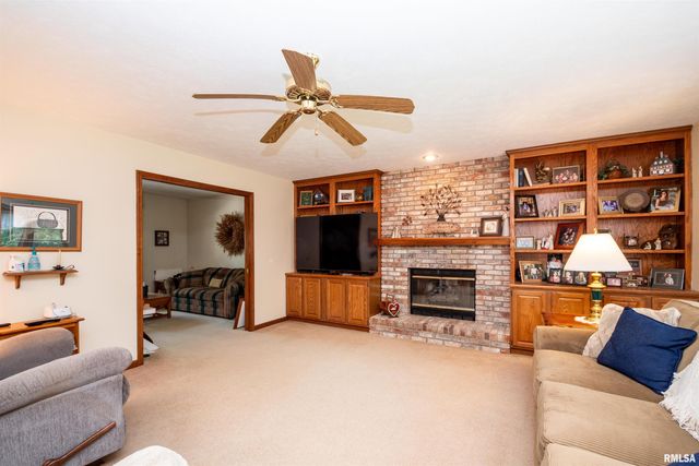 450 E TOWNHALL Road, Germantown Hills, IL 61548