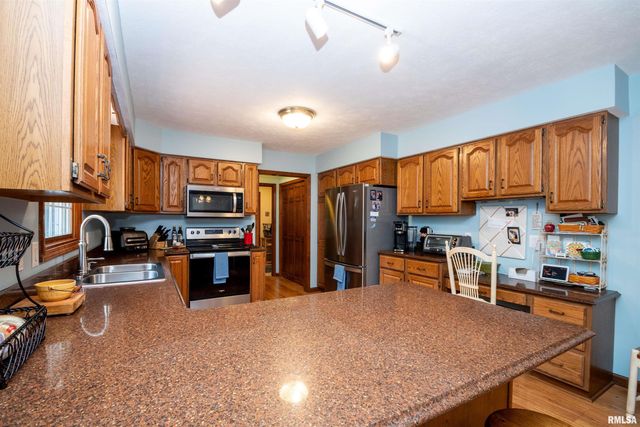 450 E TOWNHALL Road, Germantown Hills, IL 61548