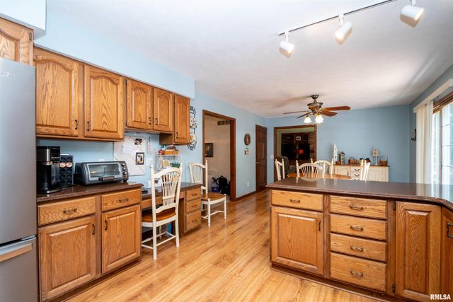 450 E TOWNHALL Road, Germantown Hills, IL 61548