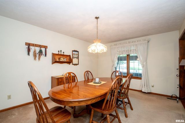 450 E TOWNHALL Road, Germantown Hills, IL 61548
