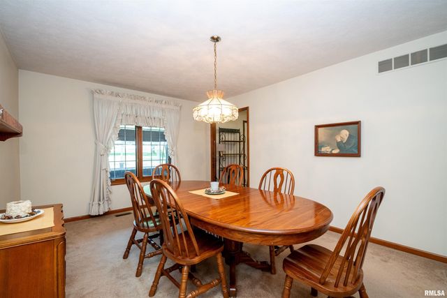 450 E TOWNHALL Road, Germantown Hills, IL 61548