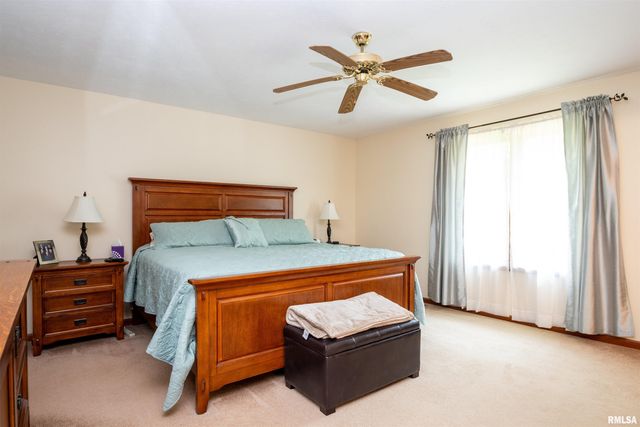 450 E TOWNHALL Road, Germantown Hills, IL 61548