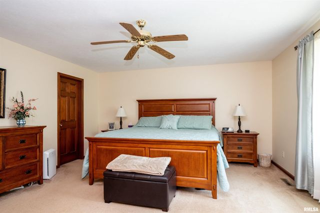 450 E TOWNHALL Road, Germantown Hills, IL 61548
