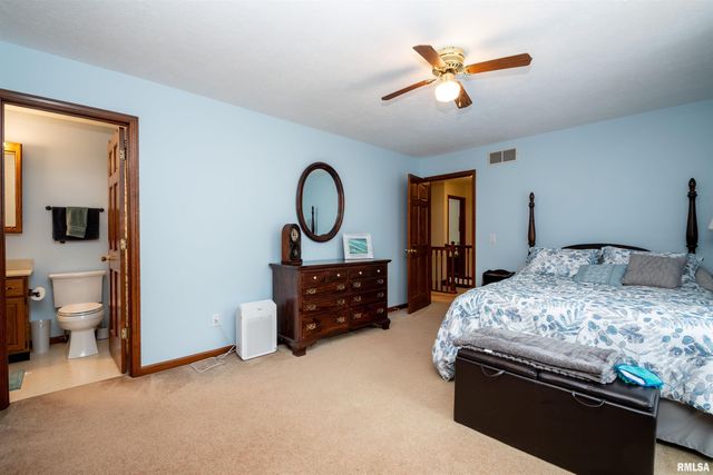 450 E TOWNHALL Road, Germantown Hills, IL 61548