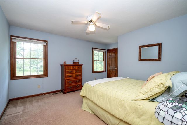 450 E TOWNHALL Road, Germantown Hills, IL 61548