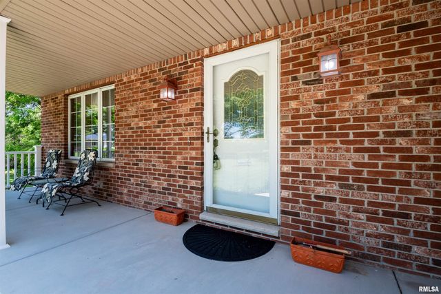450 E TOWNHALL Road, Germantown Hills, IL 61548