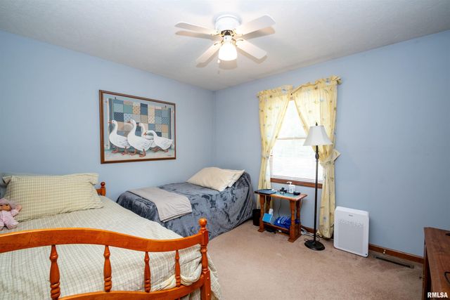 450 E TOWNHALL Road, Germantown Hills, IL 61548