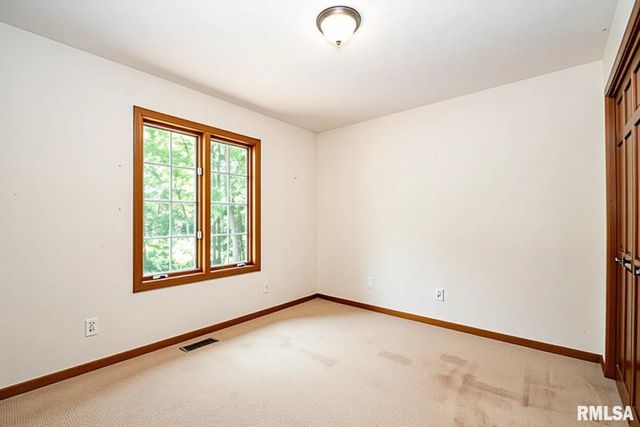 450 E TOWNHALL Road, Germantown Hills, IL 61548