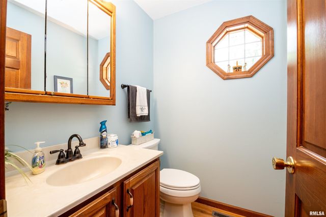 450 E TOWNHALL Road, Germantown Hills, IL 61548