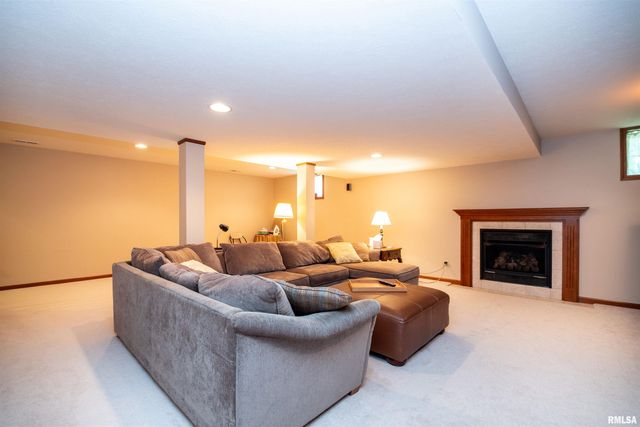 450 E TOWNHALL Road, Germantown Hills, IL 61548