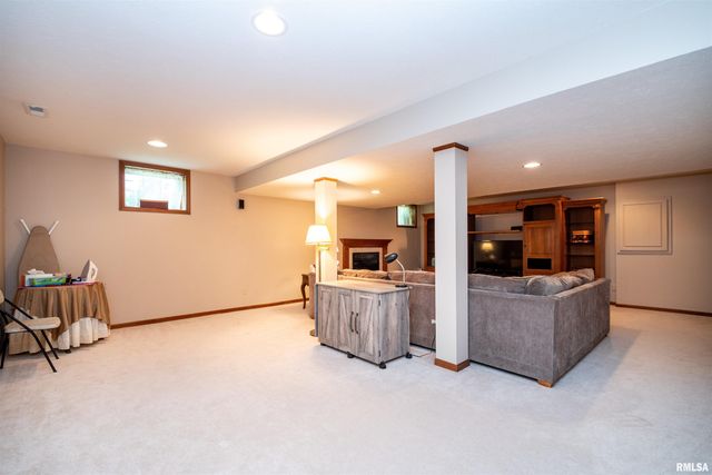 450 E TOWNHALL Road, Germantown Hills, IL 61548
