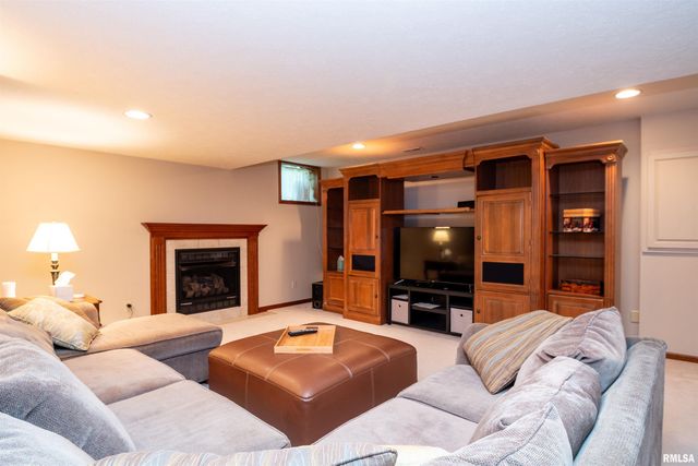 450 E TOWNHALL Road, Germantown Hills, IL 61548