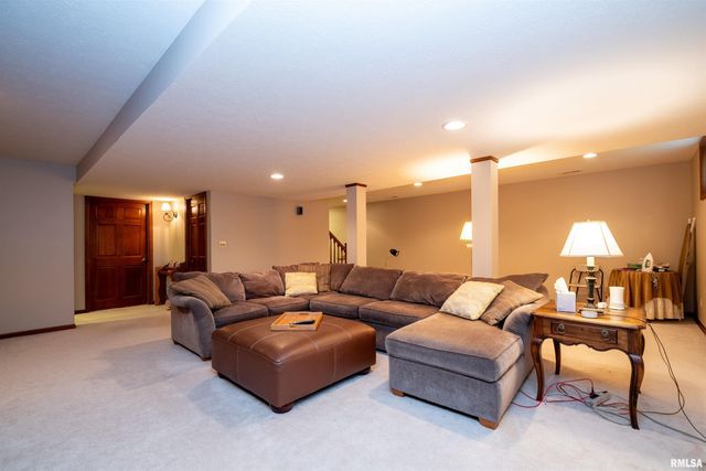 450 E TOWNHALL Road, Germantown Hills, IL 61548