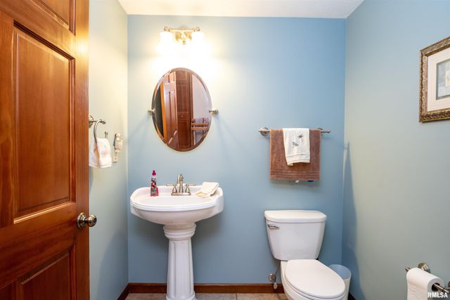 450 E TOWNHALL Road, Germantown Hills, IL 61548