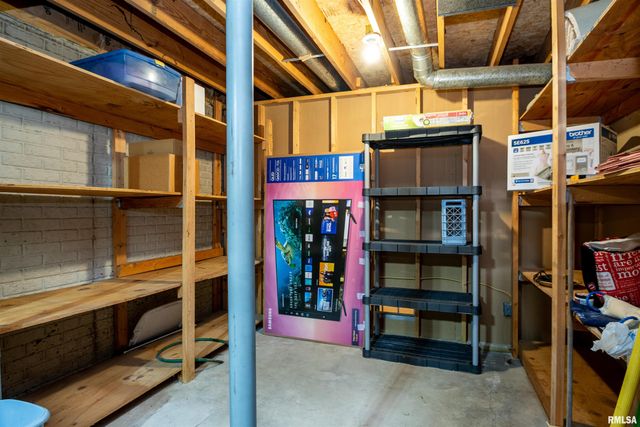 450 E TOWNHALL Road, Germantown Hills, IL 61548