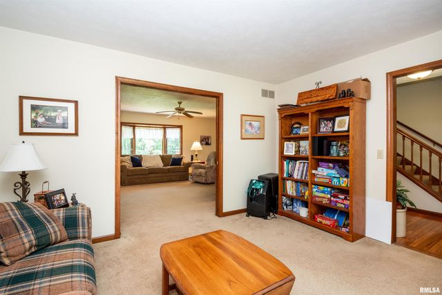 450 E TOWNHALL Road, Germantown Hills, IL 61548