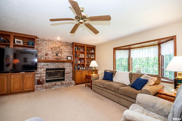 450 E TOWNHALL Road, Germantown Hills, IL 61548