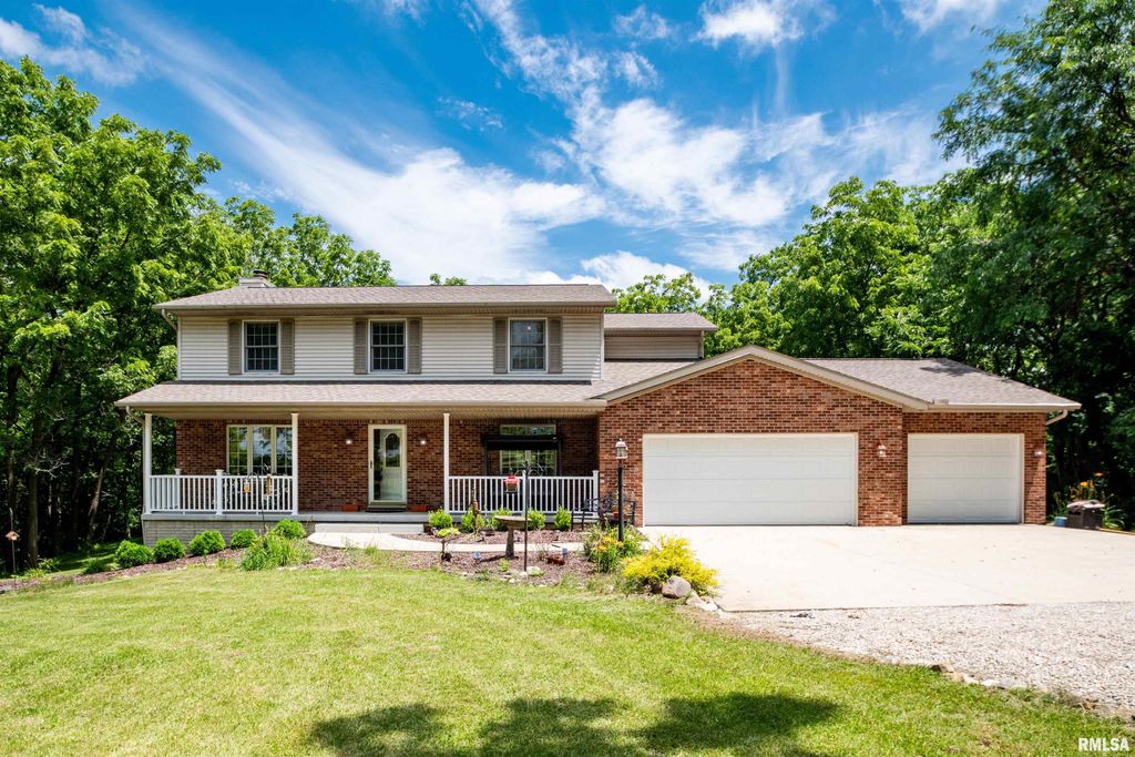 450 E TOWNHALL Road, Germantown Hills, IL 61548
