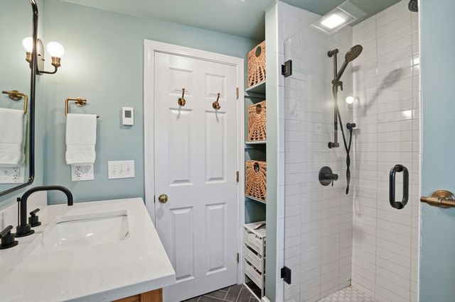 4 Short Street Pl 4, Boston, MA 02129