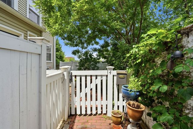 4 Short Street Pl 4, Boston, MA 02129