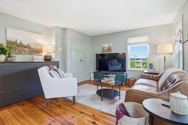 4 Short Street Pl 4, Boston, MA 02129
