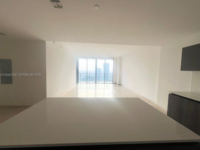 68 SE 6th St 3810, Miami, FL 33131