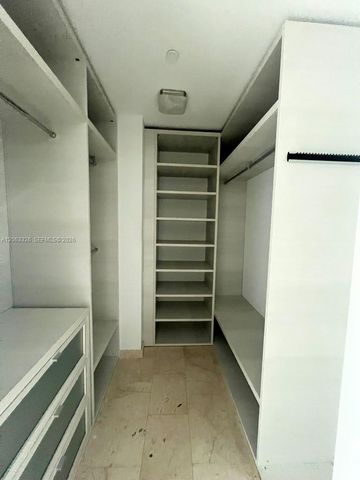 68 SE 6th St 3810, Miami, FL 33131