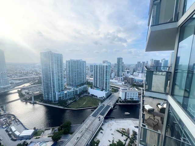 68 SE 6th St 3810, Miami, FL 33131