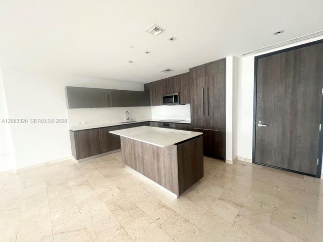68 SE 6th St 3810, Miami, FL 33131