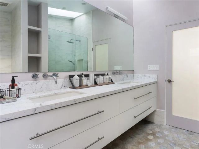 6039 W 76th Street, Los Angeles, CA 90045