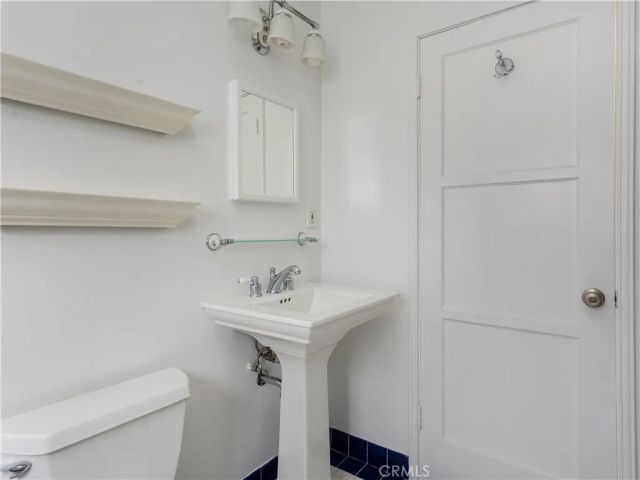 6039 W 76th Street, Los Angeles, CA 90045