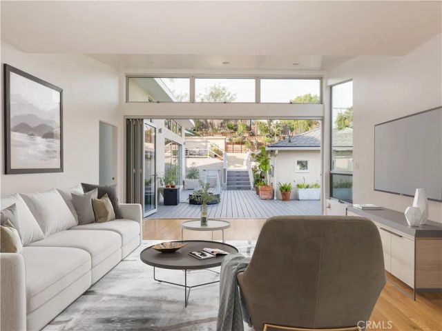 6039 W 76th Street, Los Angeles, CA 90045