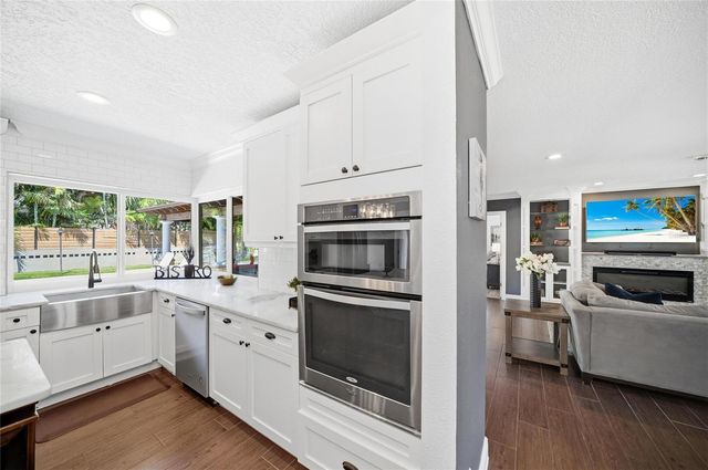 6129 LEELAND STREET S, St Petersburg, FL 33715