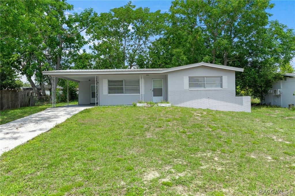 16 S Desoto Street, Beverly Hills, FL 34465