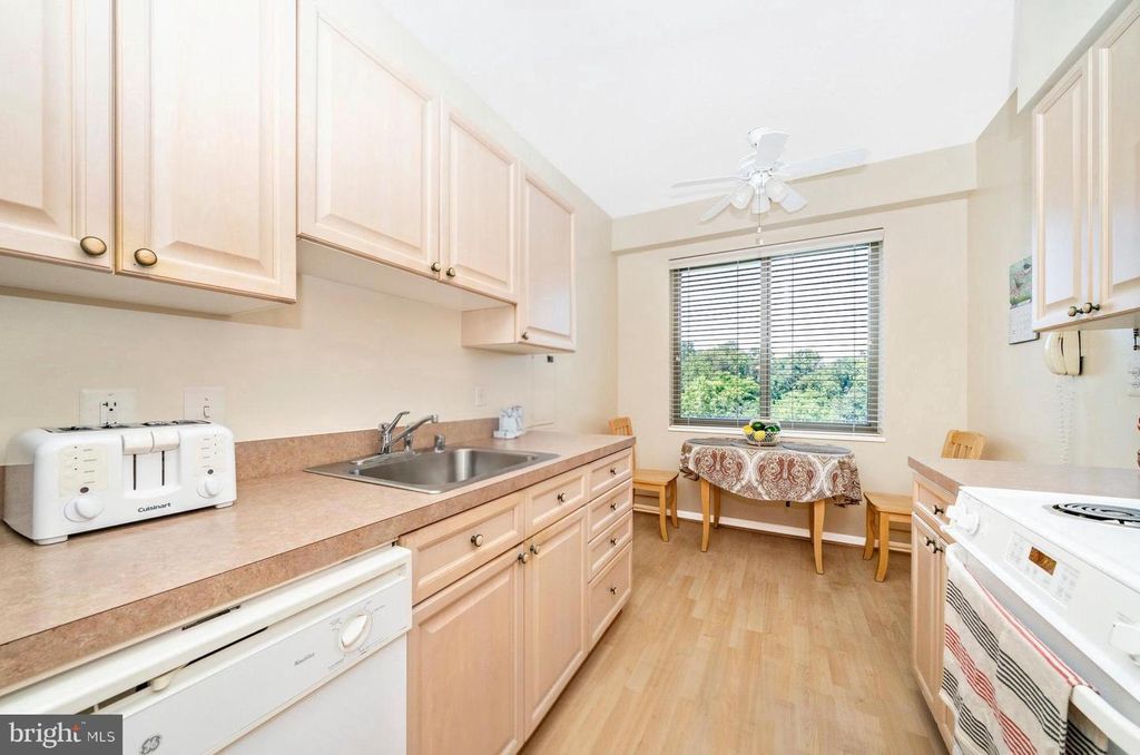 Image 15 of property listing at 3100 N LEISURE WORLD BLVD #523, Silver Spring, MD 20906