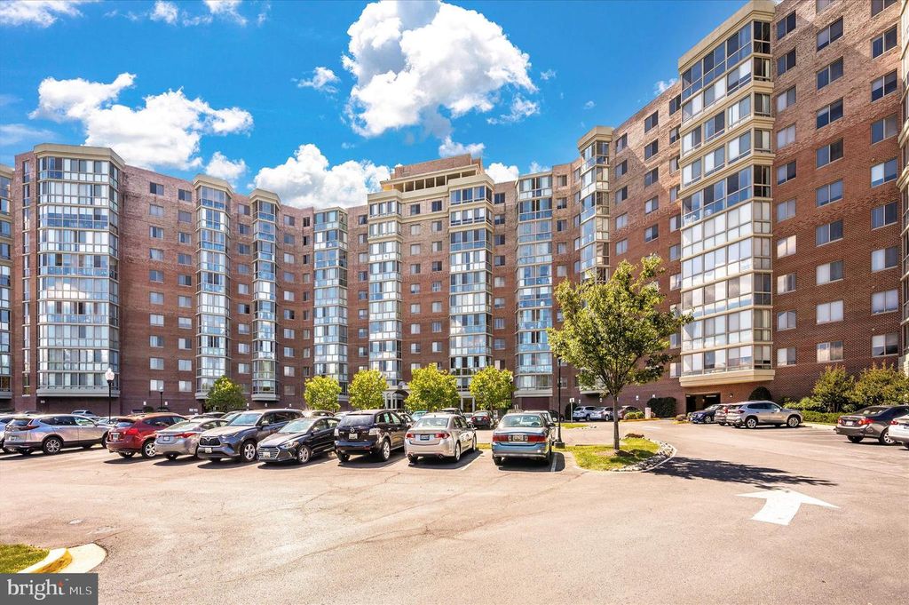 Image 23 of property listing at 3100 N LEISURE WORLD BLVD #523, Silver Spring, MD 20906