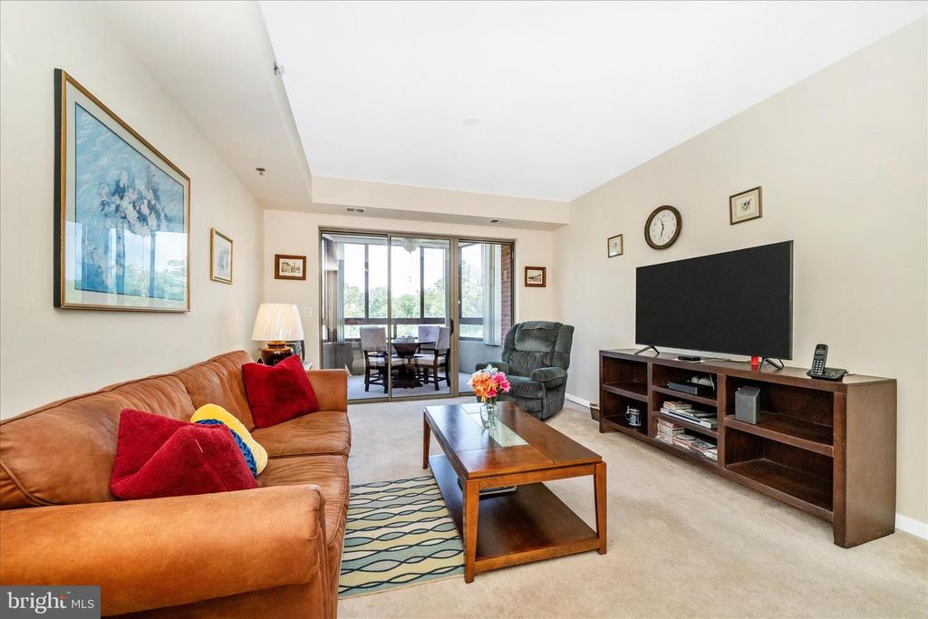 Image 4 of property listing at 3100 N LEISURE WORLD BLVD #523, Silver Spring, MD 20906